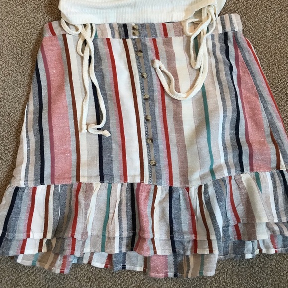 Ruffle bottom button skirt in multi color stripe - Picture 4 of 6
